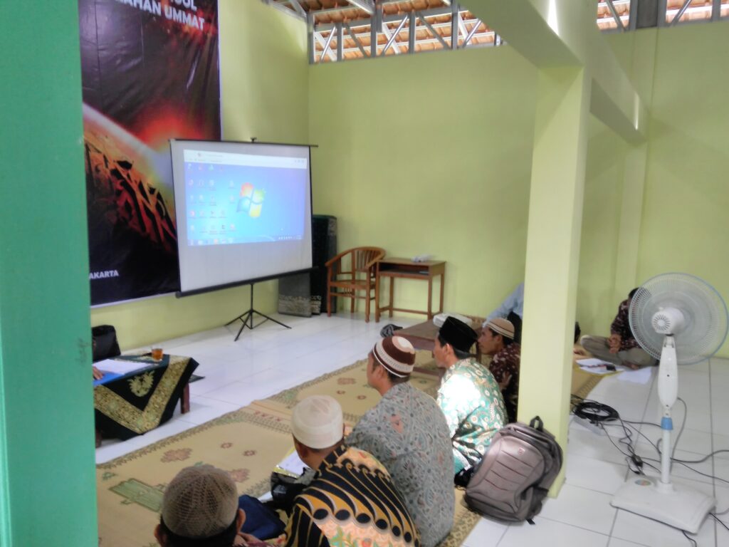 PROYEKTOR SEBAGAI MEDIA INFORMASI MASYARAKAT DAN KELUARGA DALAM MEMAHAMI VIRUS CORONA - Kahyangan Multimedia PROYEKTOR SEBAGAI MEDIA INFORMASI MASYARAKAT DAN KELUARGA DALAM MEMAHAMI VIRUS CORONA - Kahyangan Multimedia